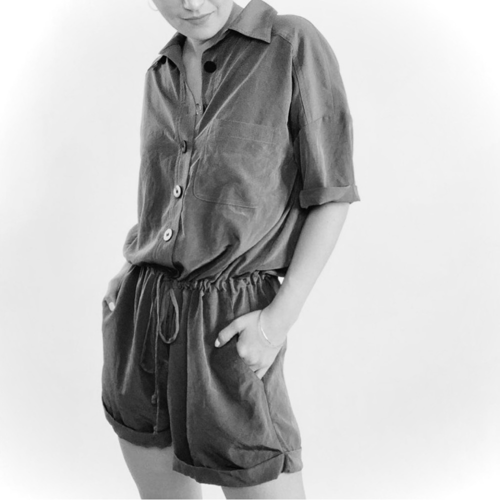 ELIZABETH & JAMES | S | Charcoal Light Silky Button-Down Shorts Jumper Romper